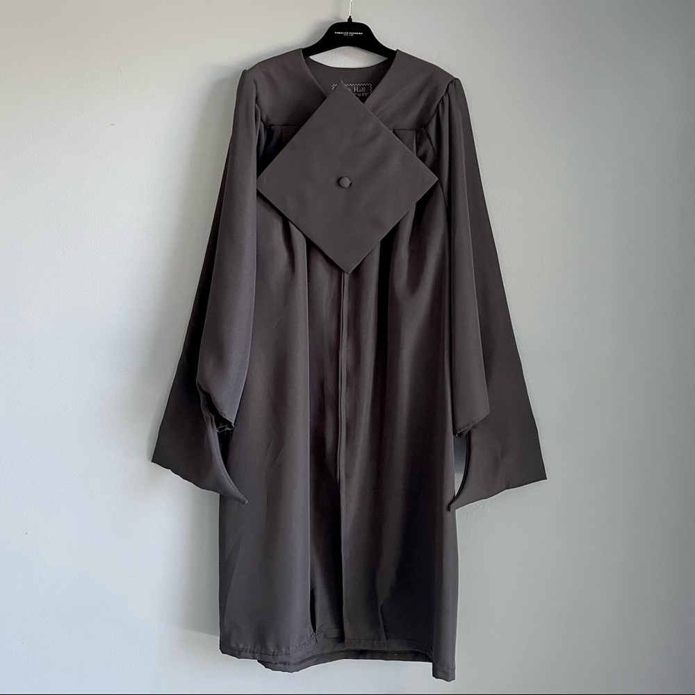 Womens Masters Graduation Gown and Cap EUC